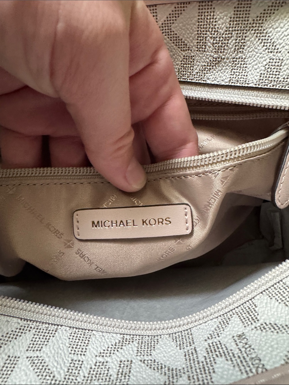 NWT Michael Kors Jet Set Tote - Picture 4 of 7